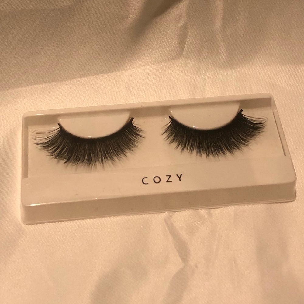 B3G1 Free! 1 Pair of Lashes